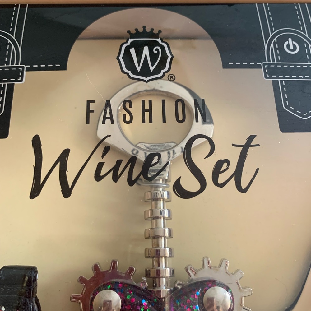 THE WILD EYE DESIGNS (3) piece Fashion wine set NIB NWT